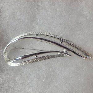 Vintage Silver Tone Sarah Classic Coventry Elegant Curved Teardrop Brooch Pin